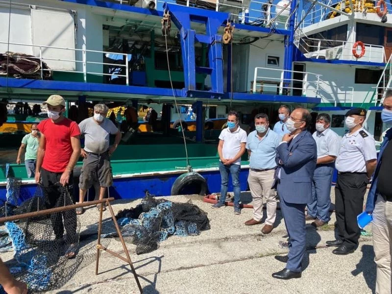 Vali Sinan Güner Tarlaağzı balıkçı barınağında
