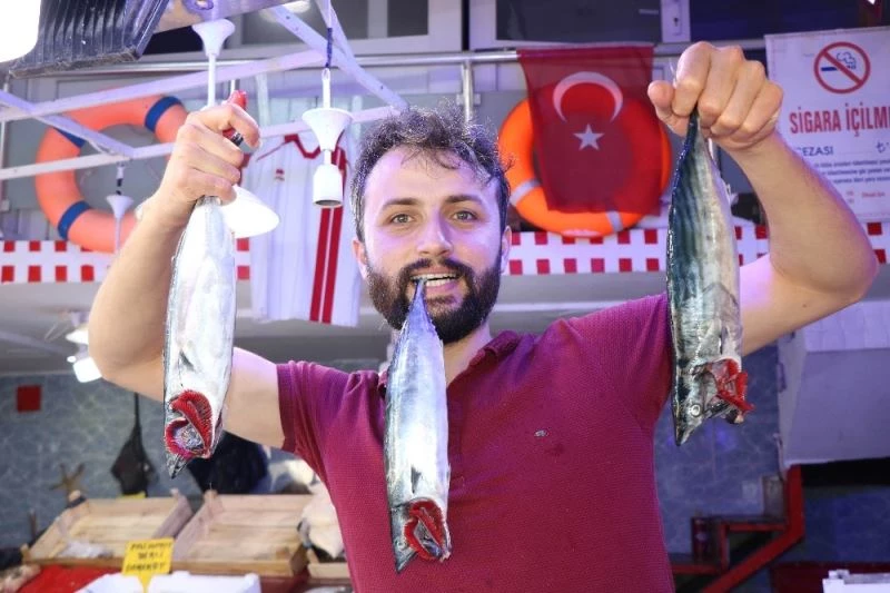 600 gramlık palamut 10 TL
