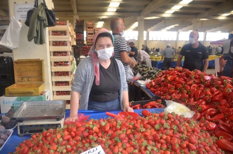 Yerli Yeniköy çileğine ilgi yoğun
