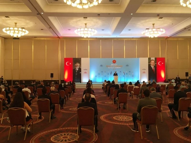 Vali Yerlikaya, 101 şehit ve gazi ailesine devlet övünç madalyasını takdim etti
