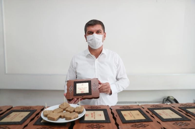 Bakanın 40 dakikalık teneffüs sözüne Burdur’dan 81 il için ceviz ezmesi hediyesi
