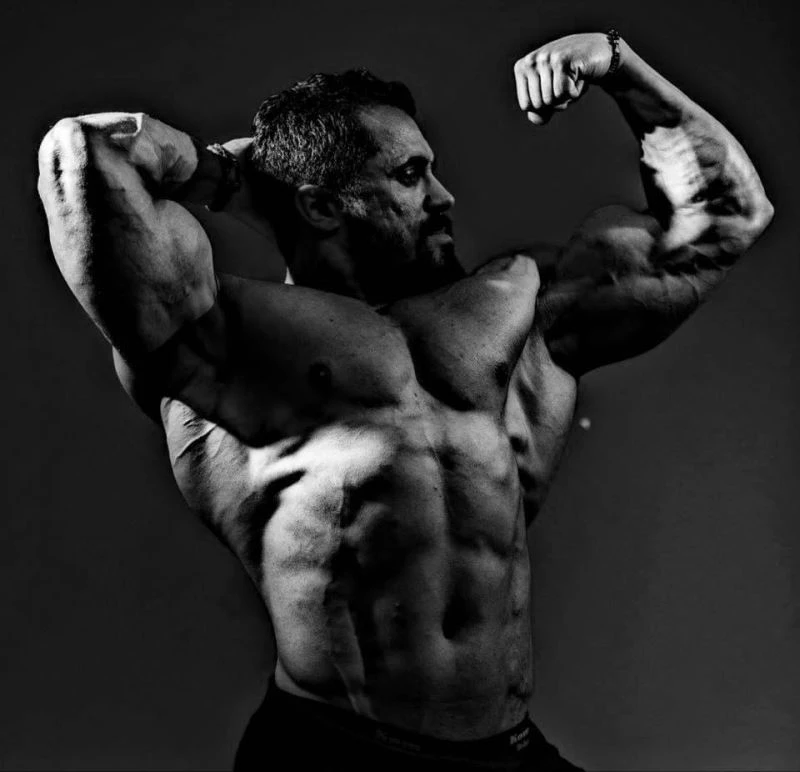 Eski şampiyon gözünü yeniden dünyanın en tepesine dikti
