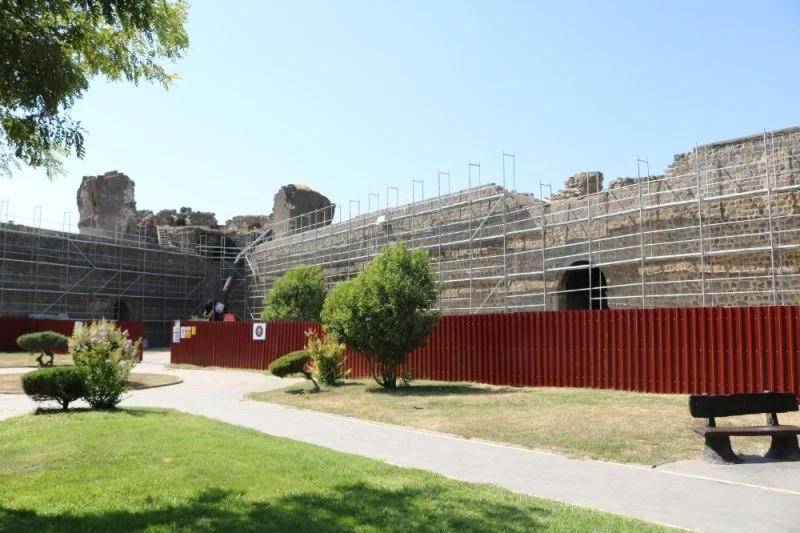 Diyarbakır surları restorasyonunda insan kemikleri bulundu
