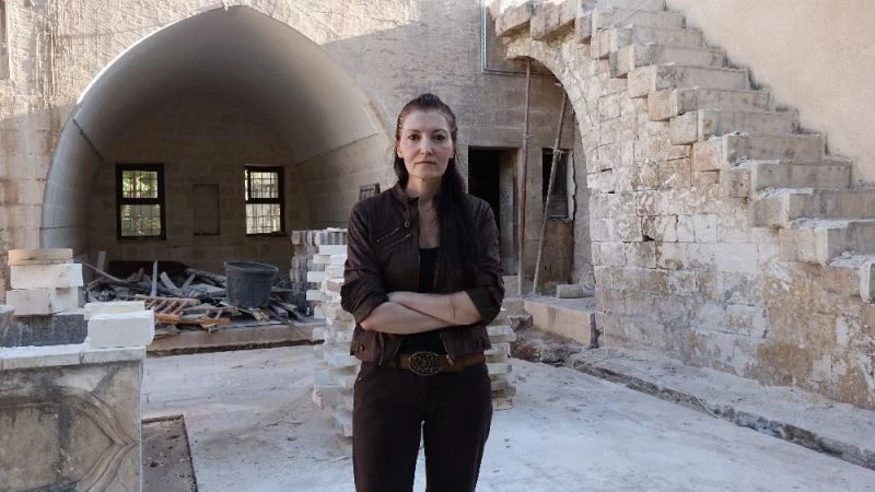 Sakıp Efendi’nin torunu köşkteki çalışmalarını inceledi
