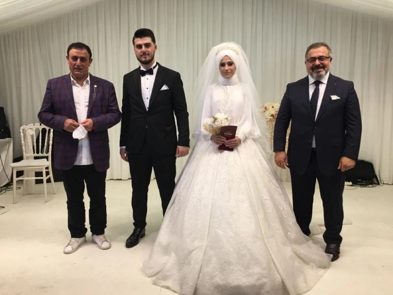 Ünlü türkücü Mahmut Tuncer pandemi kurallarına uymayanlara isyan etti
