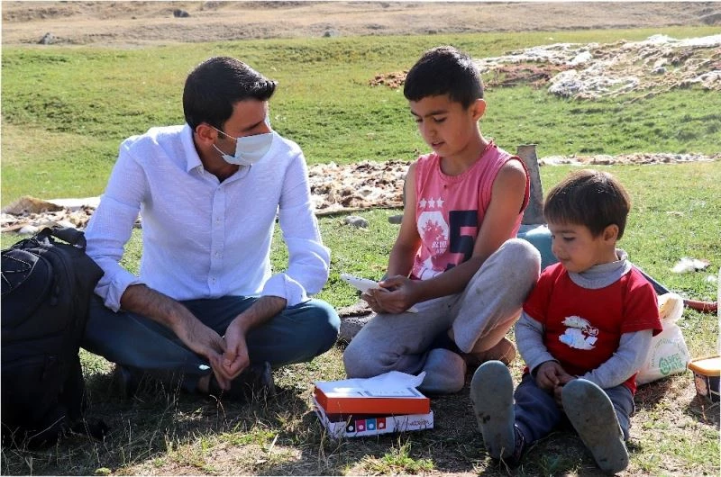 THY çalışanından köy okulları için tablet kampanyası
