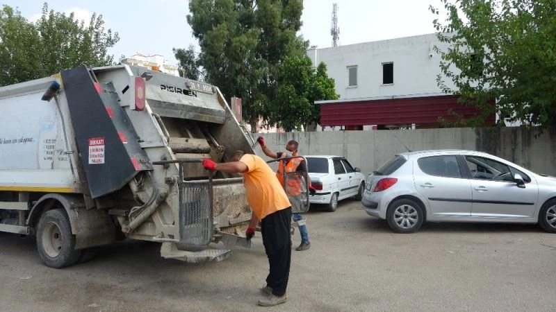 Kozanlı temizlik işçileri sosyal medyada ilgi odağı oldu
