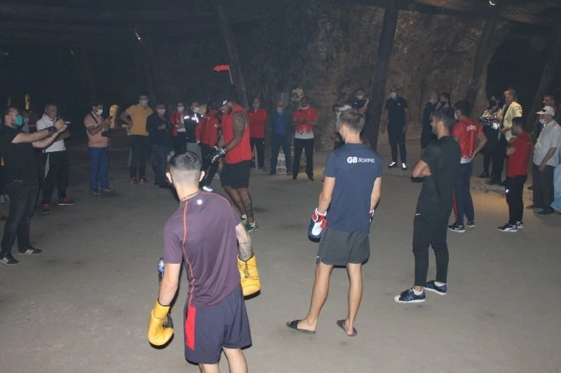 Milli takımlardan yerin 150 metre altında antrenman
