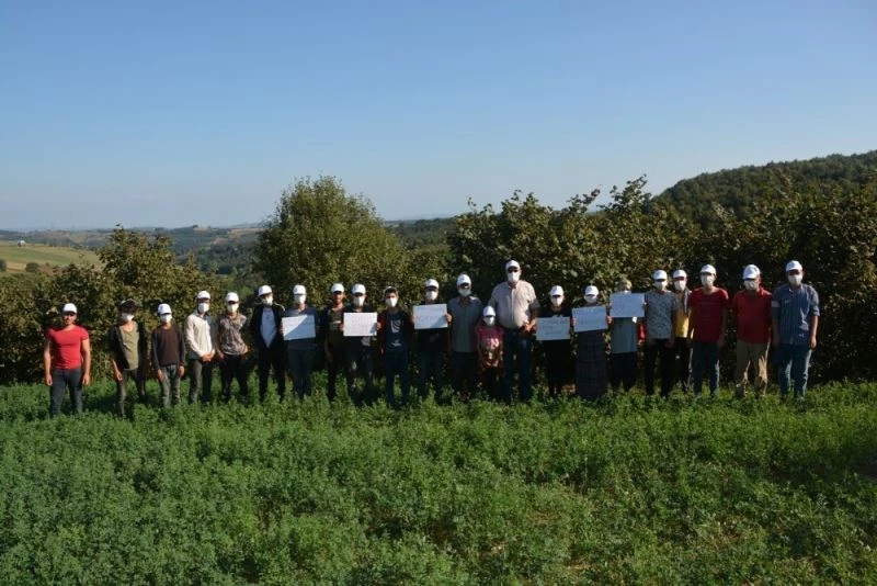 Kandıra’daki mevsimlik işçilere, Hürriyet’ten şapka ve maske
