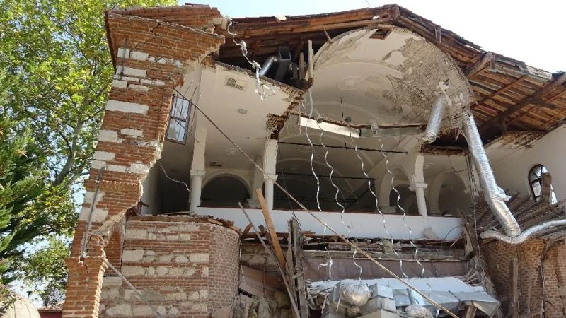 Özlüce Kilisesi bakımsızlıktan yıkıldı
