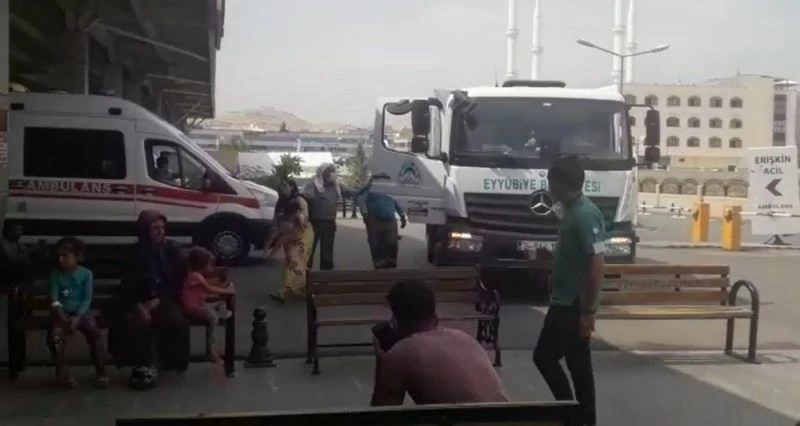 Havale geçiren kızı çöp kamyonuyla hastaneye yetiştirdi
