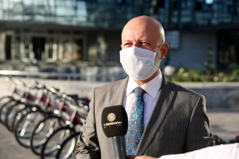 Başkan Çolakbayrakdar, kahraman babalarını masal ile anlatan gençleri ödüllendirdi
