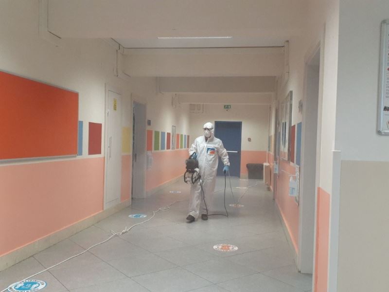 Çekmeköy Belediyesi’nden okullarda temizlik ve dezenfekte çalışması
