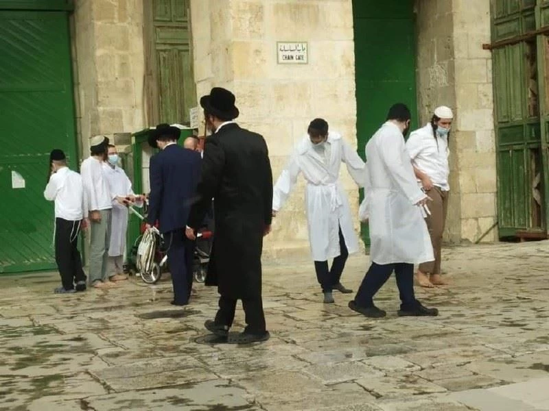 Fanatik Yahudiler Mescid-i Aksa’ya baskın düzenledi
