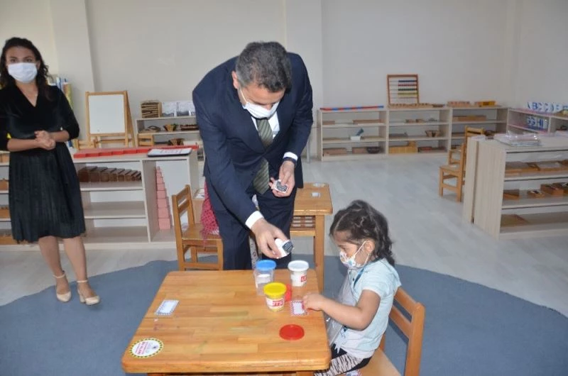 Teneffüste öğrencilere üzüm tarhanası ikram edildi
