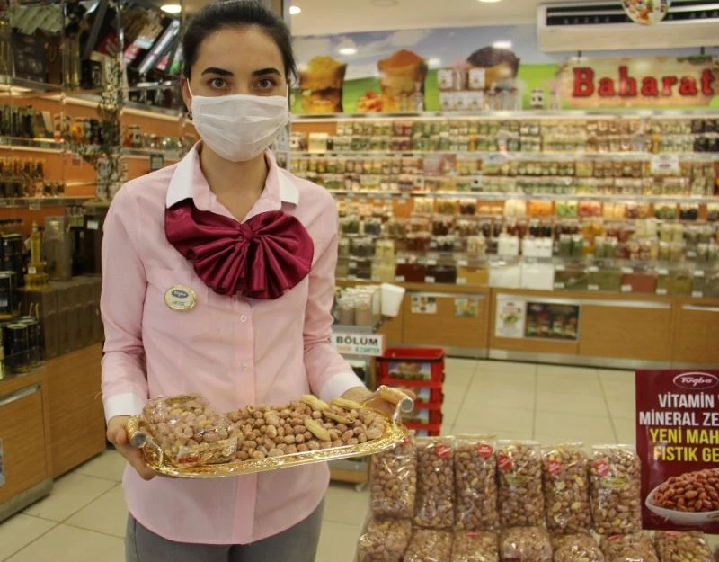 Yeni mahsul yer fıstığı tezgahlardaki yerini aldı
