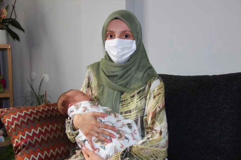 Tüm organları ters olan kadına, ’Ölürsün’ dediler, bebeğini kucağına aldı
