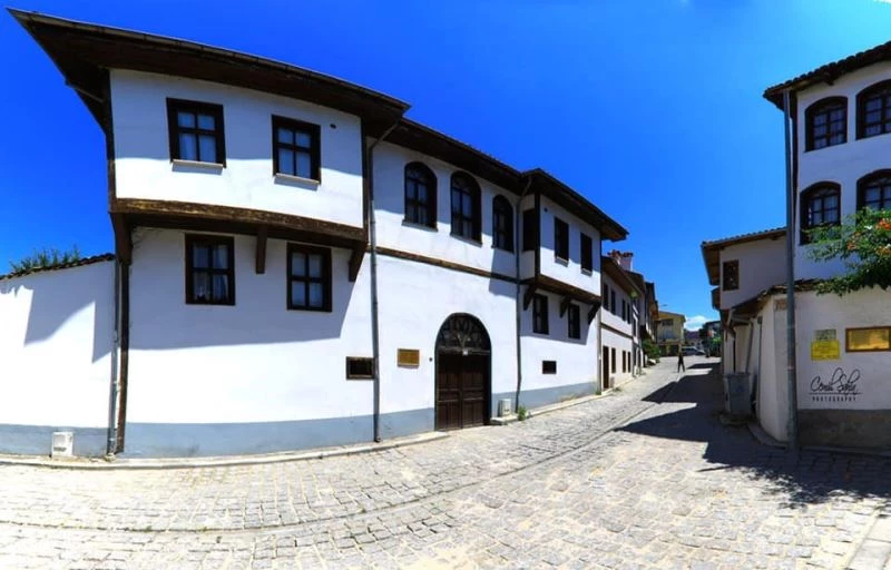 Tarihi konaklar eski görünümüne geri dönüyor
