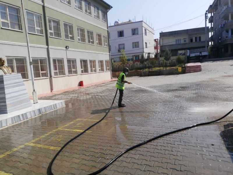 Siirt Belediyesince okullarda dezenfeksiyon çalışmaları tamamlandı
