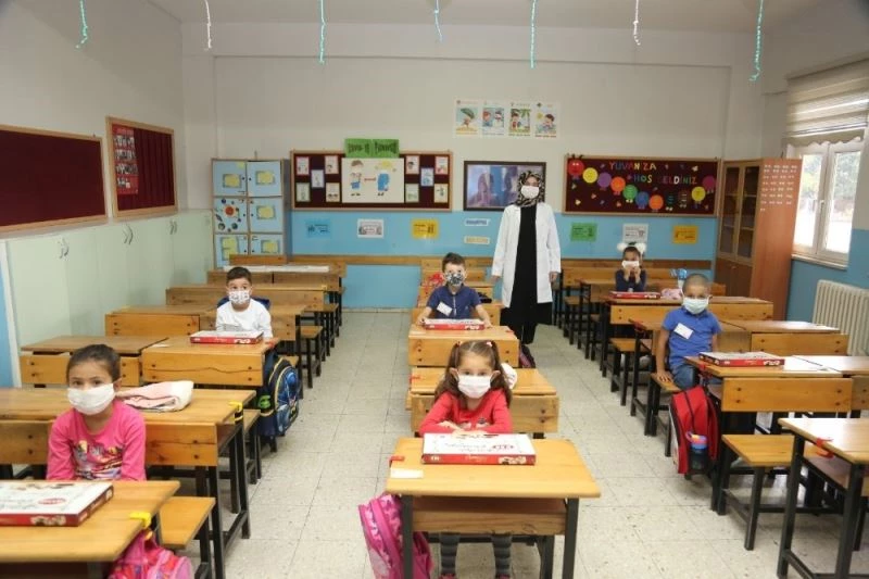 Eğitimin ilk gününde Kocaeli’den 81 ildeki 81 okula pişmaniye gitti
