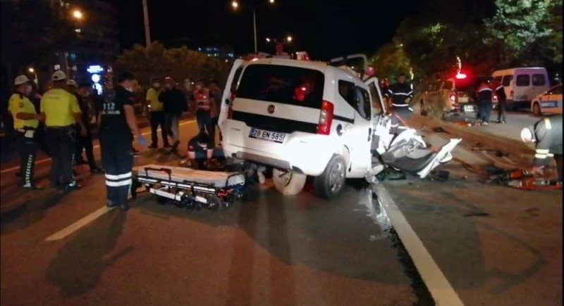 Giresun’da LPG tankerine arkadan çarpan araçta bulunan 2 kişi hayatını kaybetti
