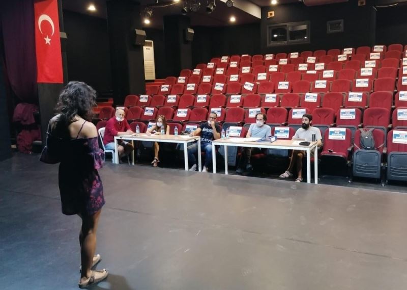 Kuşadası Belediyesi geleceğin tiyatrocularını seçiyor

