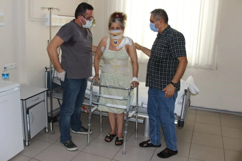 Kazadan sonra ilk adımlarını mutluluk gözyaşlarıyla attı
