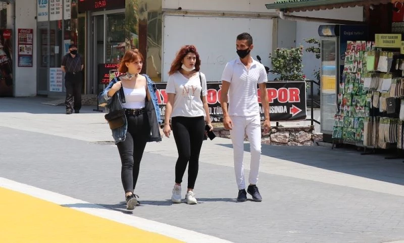 Bolu’da maske takmayanlara 2 milyon 139 bin lira ceza kesildi
