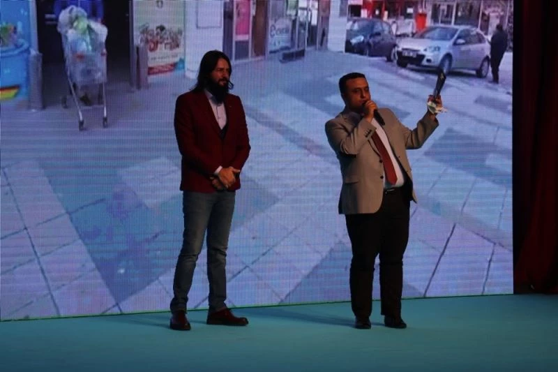 Esenlik mükemmellik ödülü ile mutlu
