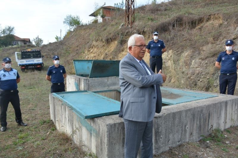 Posbıyık vantuza kilit vurup suyu koruma altına aldı
