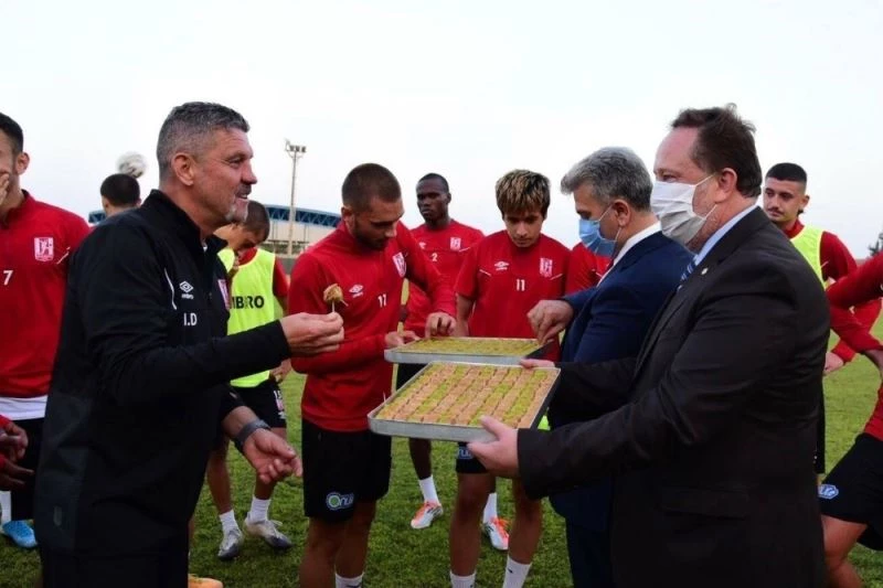 Canbey ve Orkan’dan Balıkesirspor’a moral ziyareti
