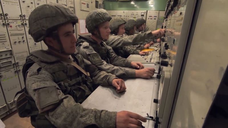 Kafkas 2020 Uluslararası Askeri Tatbikatı’nda katılımcı askerlere hava savunma sistemleri anlatıldı
