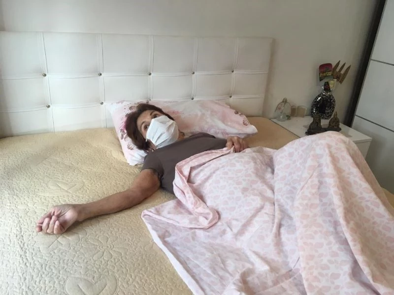 (Özel) Çekicinin kaldırdığı araçtan düşen yaşlı kadın 10 aydır yatağa bağımlı bir halde yaşıyor
