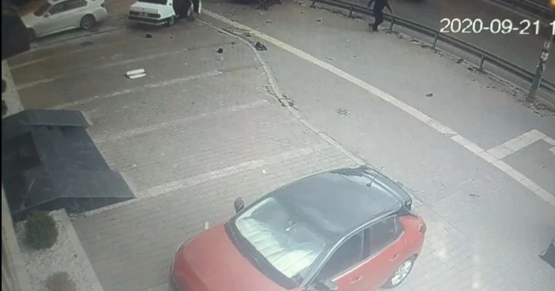 Bozulan araçlarını çalıştırmak için iterken başka araç gelip vurdu
