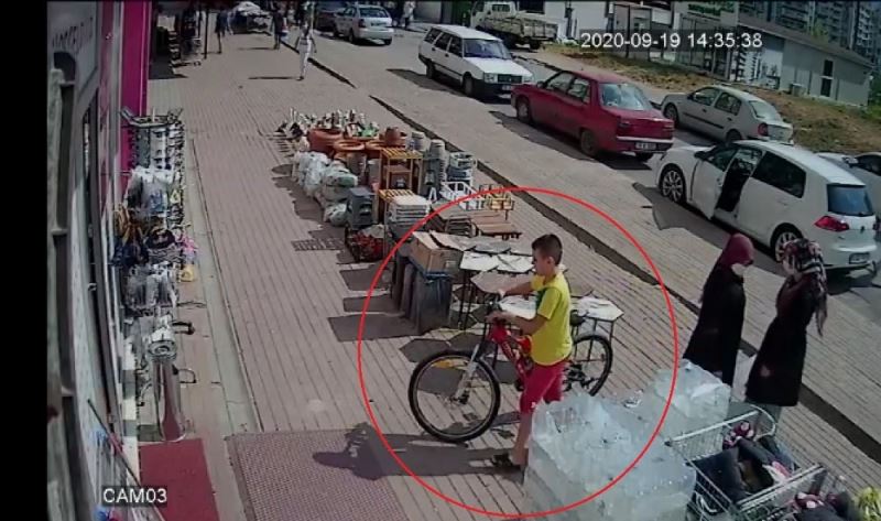 (Özel) Kendi bisikletini bırakıp başka bisikleti çaldı linç edilmekten polis kurtardı
