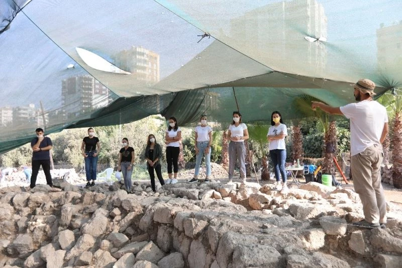 Aratos’un mezarına bisikletl turu
