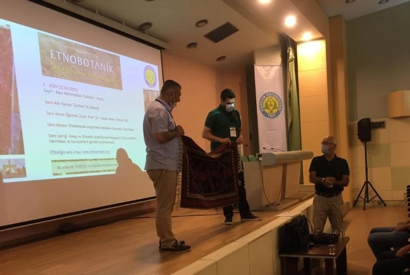 Şanlıurfa’da Sındırgı Yağcibedir halıları tanıtıldı
