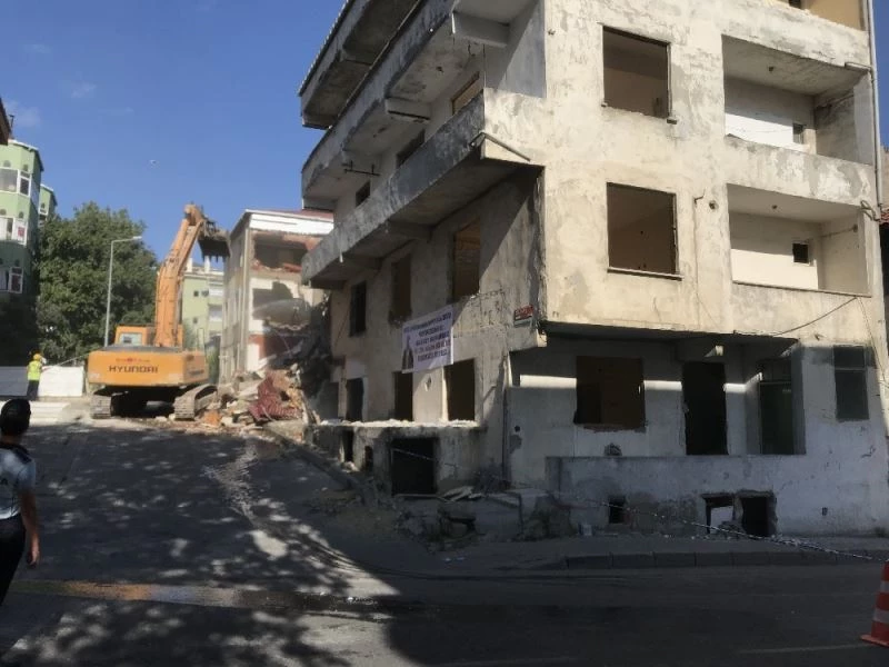 Büyükçemece’de riskli binaların dönüşümleri devam ediyor
