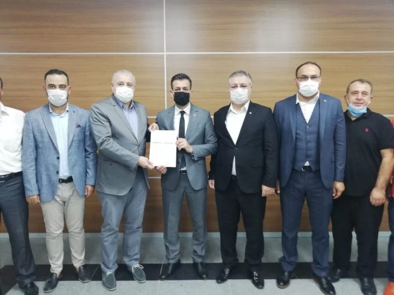 İl Başkanlığı’na seçilen Cahit Çıkmaz mazbatasını aldı
