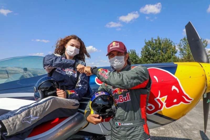 Dario Costa, İstanbul’da havada akrobasi heyecanı yaşattı
