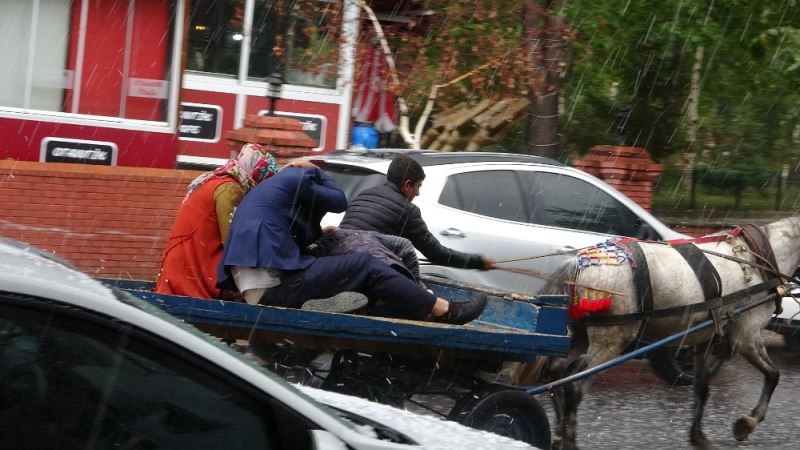 Ardahan’a dolu yağdı
