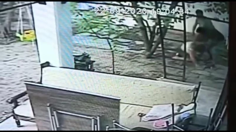 Tanımadığı kadını güpegündüz bayıltana kadar dövdü
