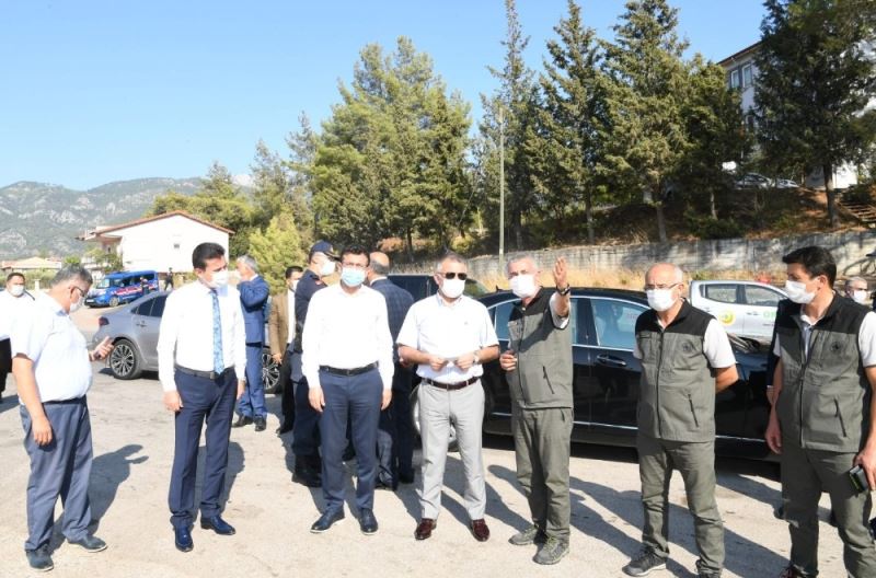 Vali Yazıcı, Adrasan’da yanan ormanlık alanı inceledi
