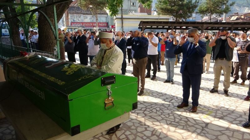 TEM otoyolundaki kazada hayatını kaybeden Feyza Yatmaz memleketinde defnedildi
