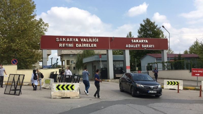 FETÖ firarisi Adil Öksüz’ün yakınının davası ertelendi
