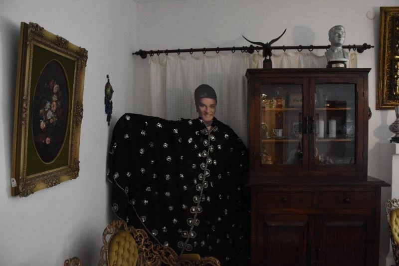 Sanat Güneşi Zeki Müren için evinde mevlit okutuldu
