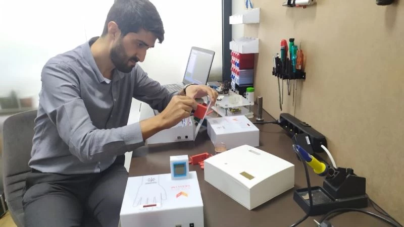 Oteldeki ateş ölçere herkes temas edince kendisi üretti
