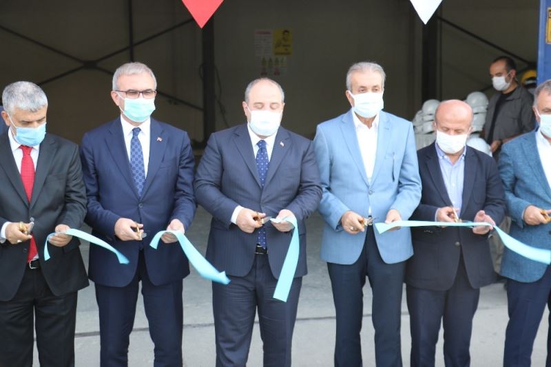 Bakan Varank Lice’de 125 kişiye istihdam sağlayan mermer fabrikasının açılışını gerçekleştirdi
