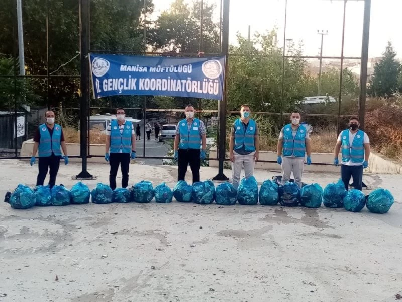 Genç imamlar Ağlayan Kaya’da çevre temizliği yaptı
