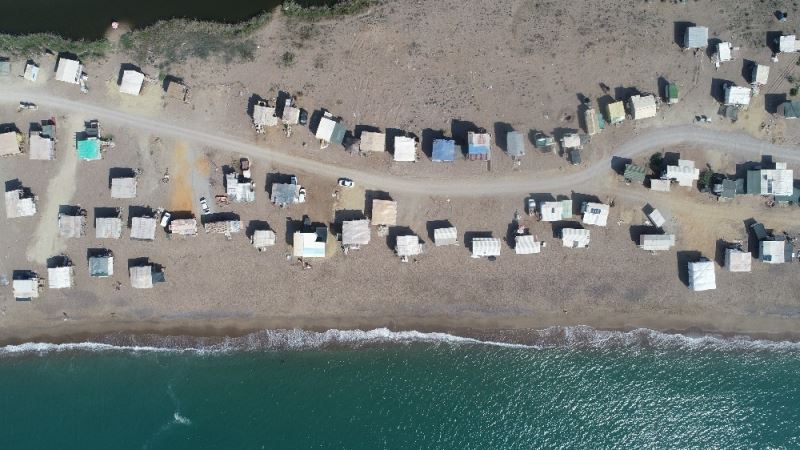 Pandemi, beş yıldızlı otellere komşu ’Çardak Beach’ tatili sezonunu da uzattı
